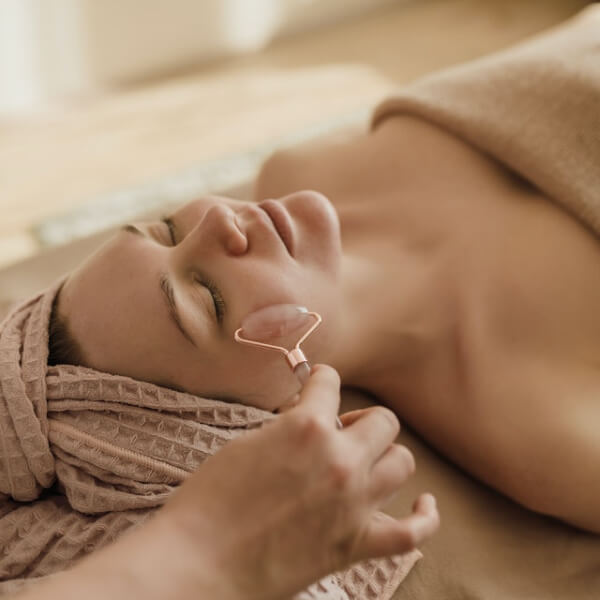 Best Facial Treatment in Maslak Istanbul: Which One Is Right for Your Skin? 31 lotus spa template services img 4 carboxytherapy facial treatment in istanbul